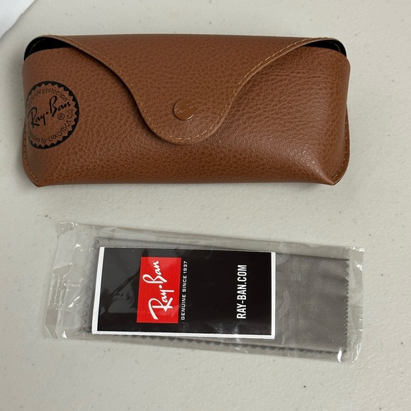 Ray-Ban sunglasses case - Picture 6 of 10